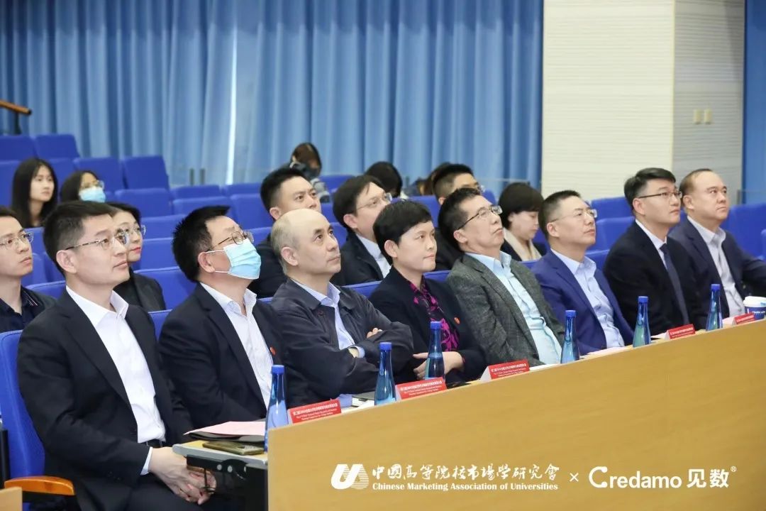 社科賽斯總裁兼黨支部書記李發(fā)進(jìn)受邀出席第二屆CMAU全國(guó)大學(xué)生市場(chǎng)研究與商業(yè)策劃大賽！